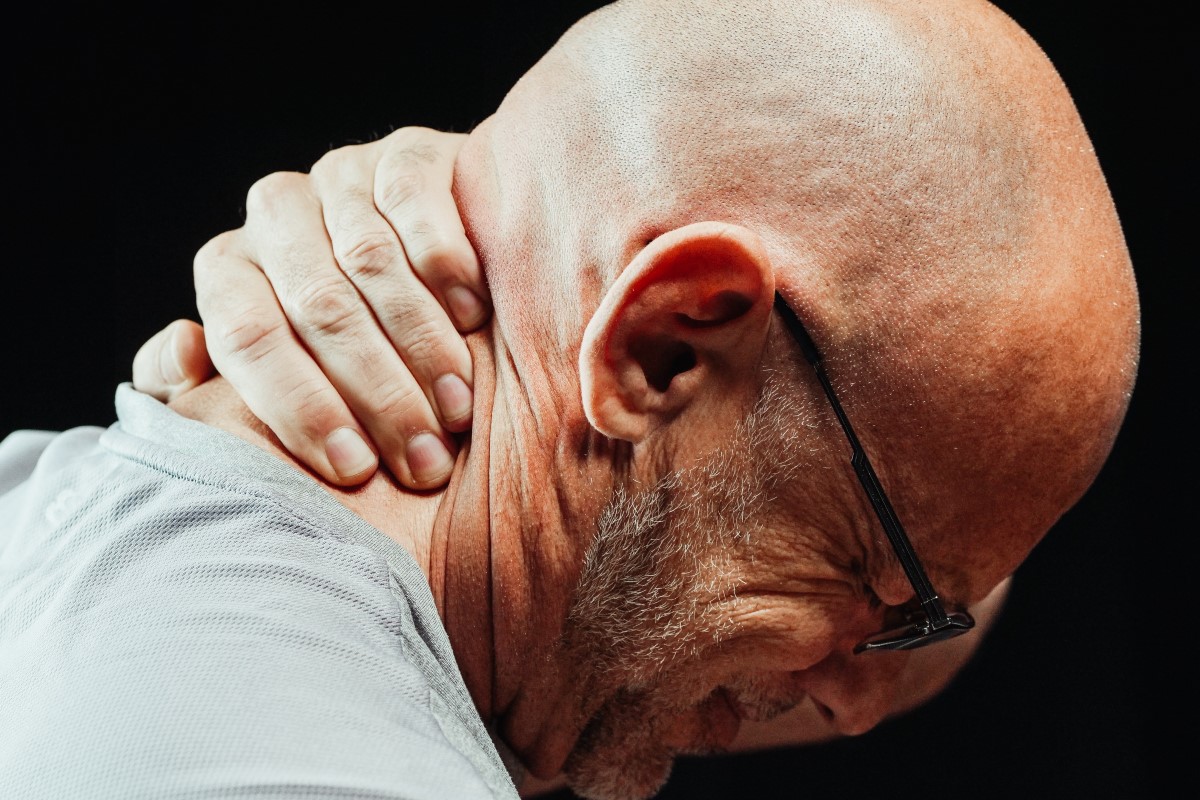 Przewianie szyi – na czym polega, jak uniknąć, jak leczyć?