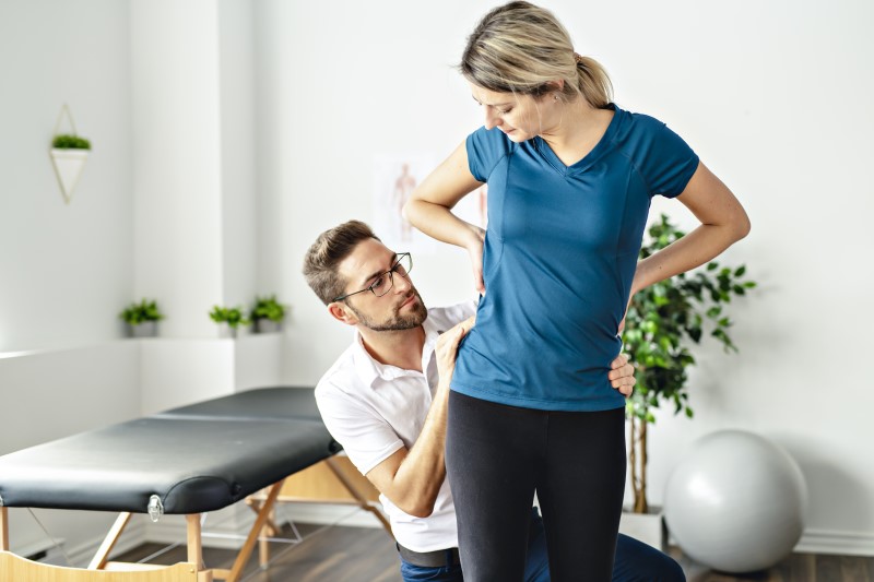 Zwyrodnienie stawu biodrowego — przyczyny, objawy i leczenie